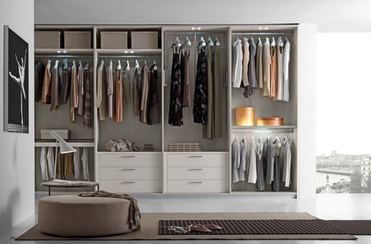 CLOSET1.jpg